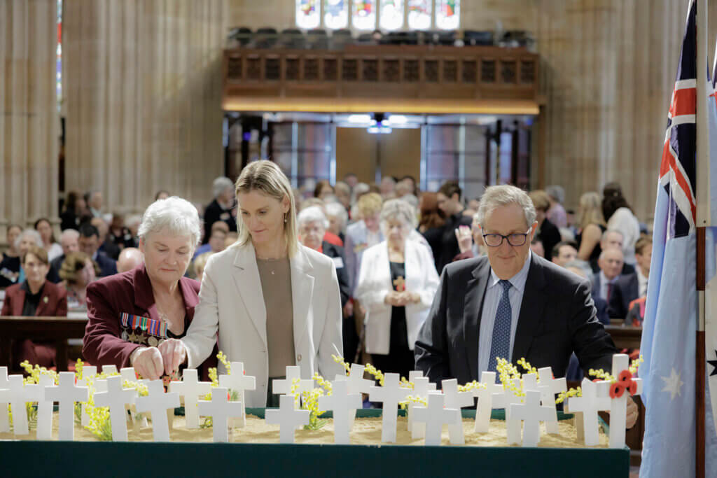 war widows and veteran families laying tributes in sydney